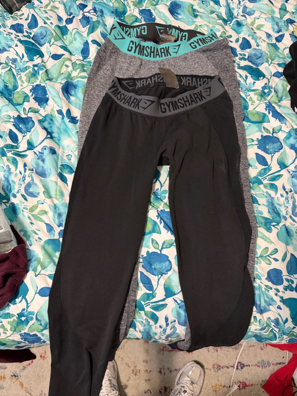 Med Gymshark Active Leggings - Black and Gray with Branded Waistband